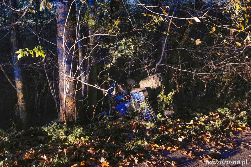 Korczyna. Quad uderzył w drzewo, 18-latka ciężko ranna