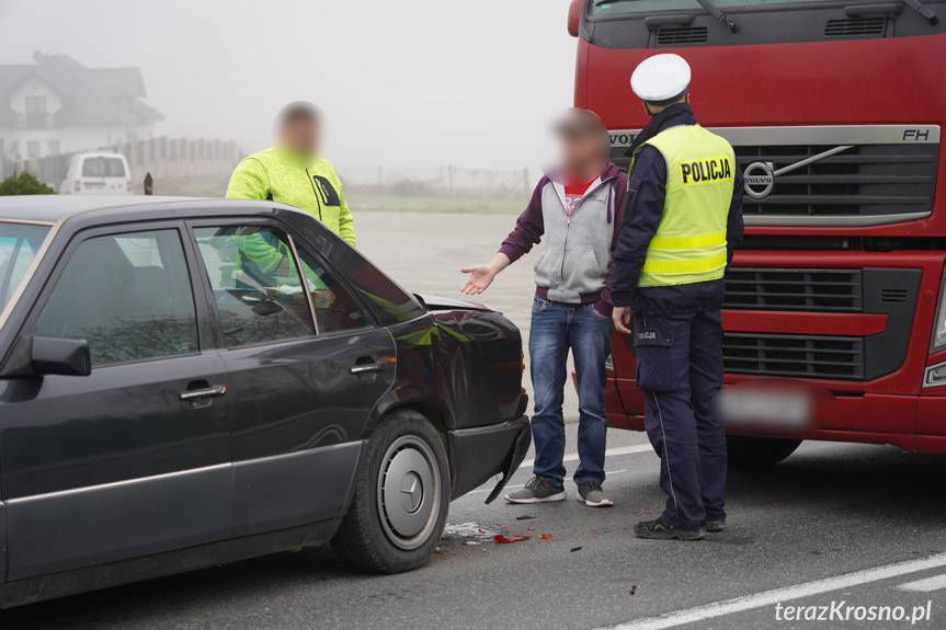 Zderzenie osobówki i ciężarówek w Miejscu Piastowym
