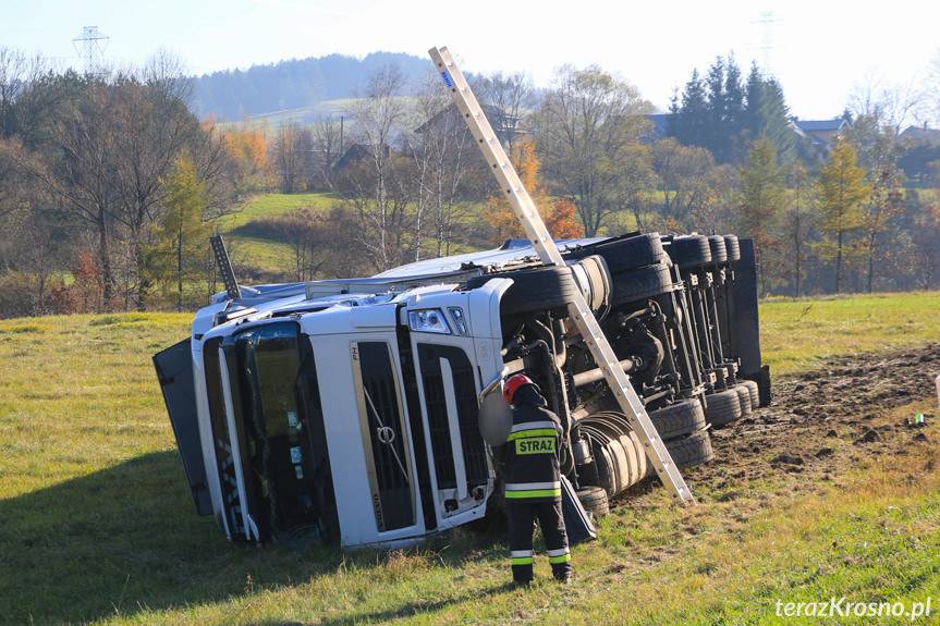 Barwinek. Zderzenie ciężarówek na DK19