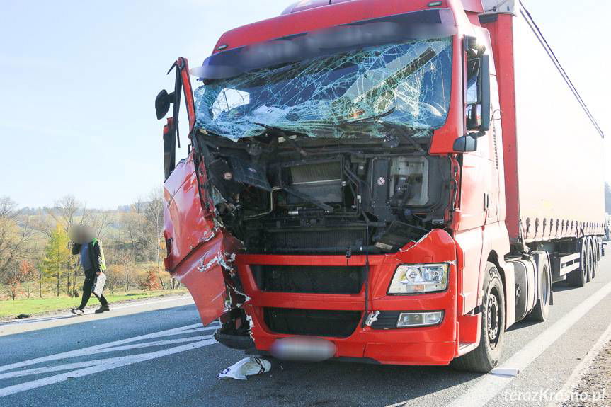 Barwinek. Zderzenie ciężarówek na DK19