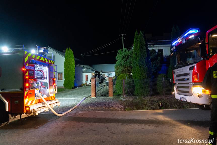 Pożar garażu w Łękach Strzyżowskich