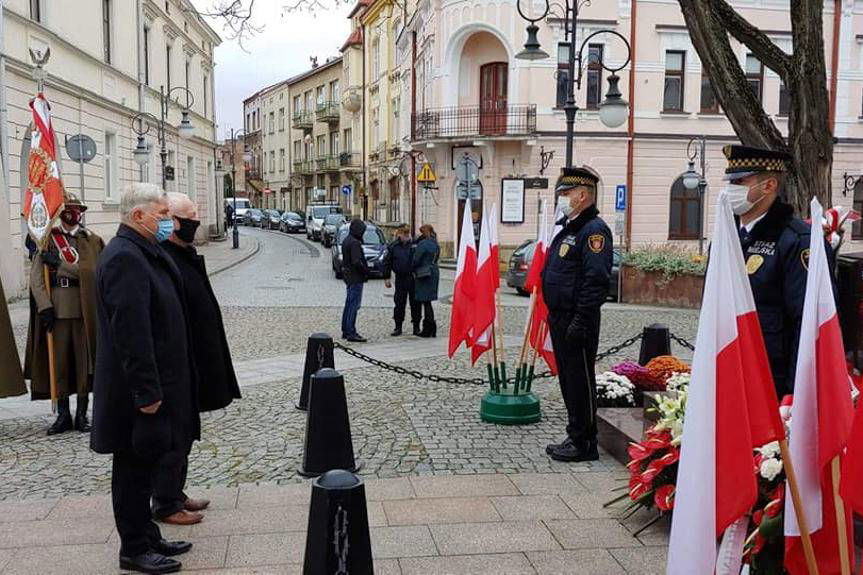 Skromne obchody Święta Niepodległości