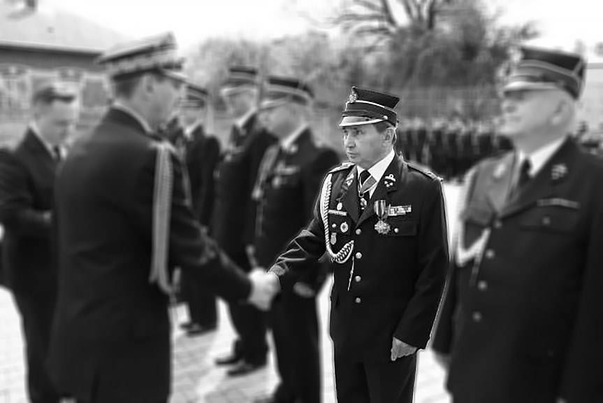 Strażacy i rodzina pożegnali zmarłego dh Władysława Koronę