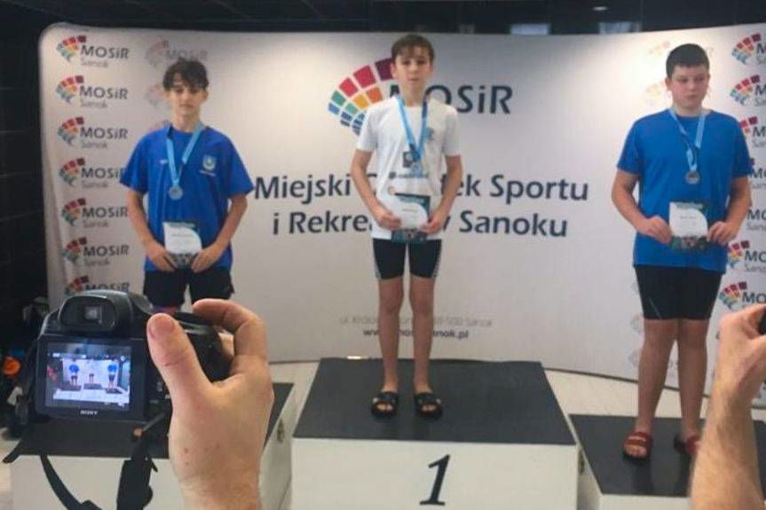 29 medali krośnieńskich pływaków