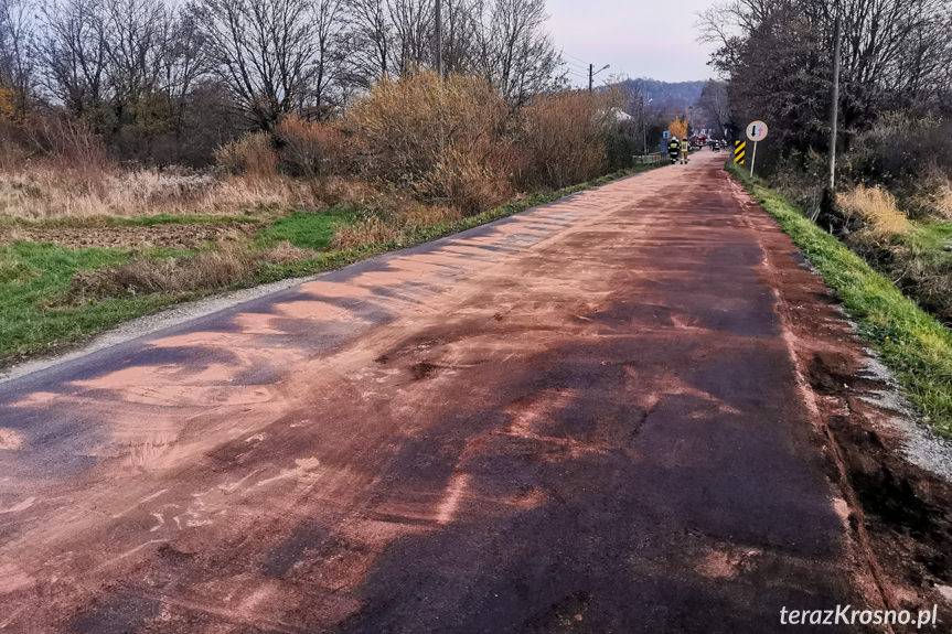 Na drodze rozlała się ropa