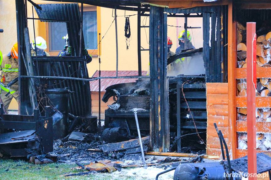 Równe. Pożar samochodu osobowego i wiaty