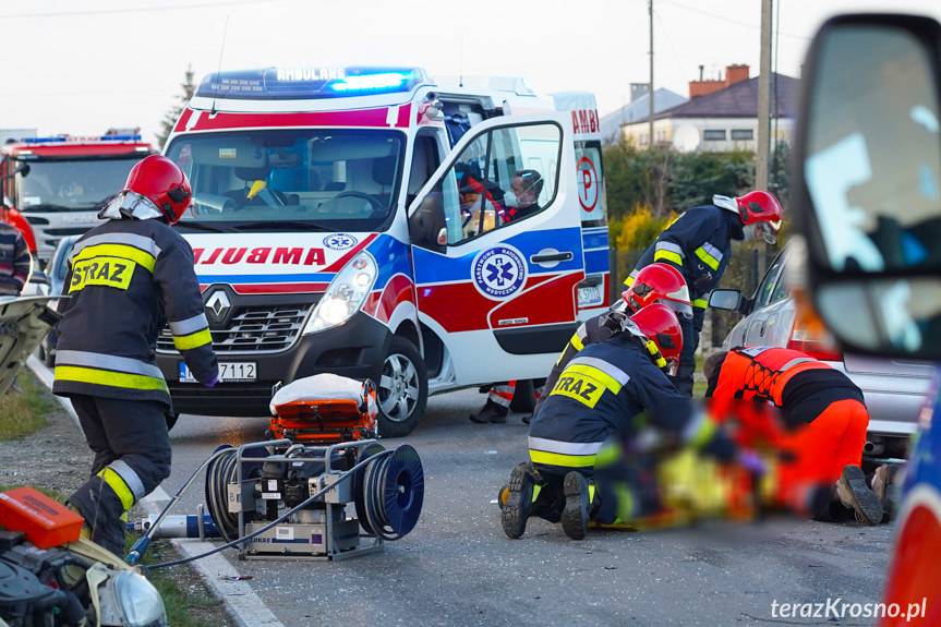 Zderzenie dwóch samochodów w Zręcinie