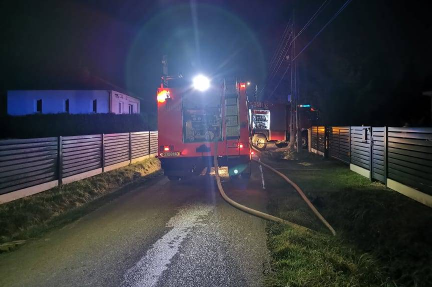 Krosno. Pożar samochodu w garażu