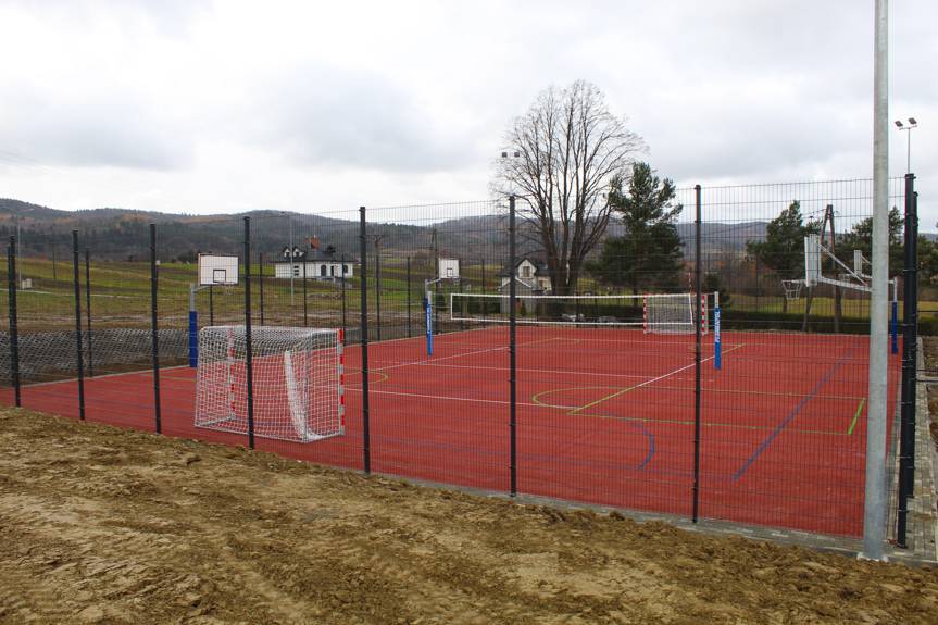 Nowe boisko sportowe w Głojscach