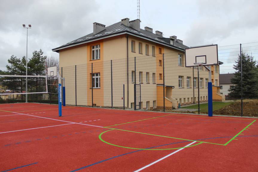 Nowe boisko sportowe w Głojscach