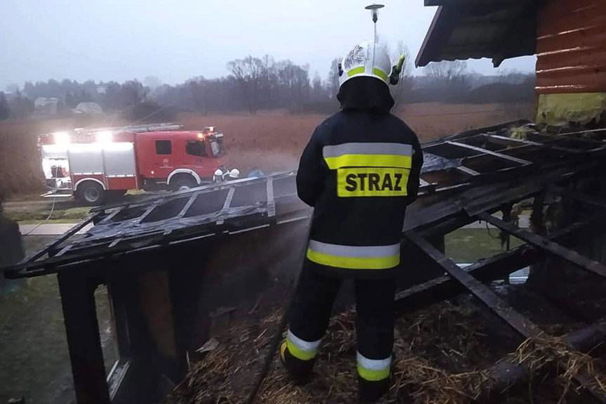 Pożar pustostanu w Korczynie i budynku gospodarczego w Targowiskach