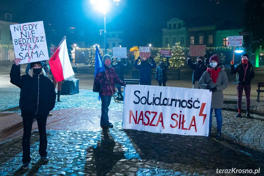 "Nasza władza nas tłamsi". "Spontanicznie" przeszli ulicami Krosna