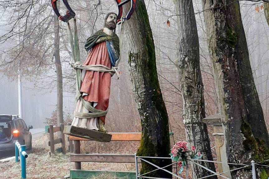 Tajemnica leśnej kapliczki z "Dębiny"