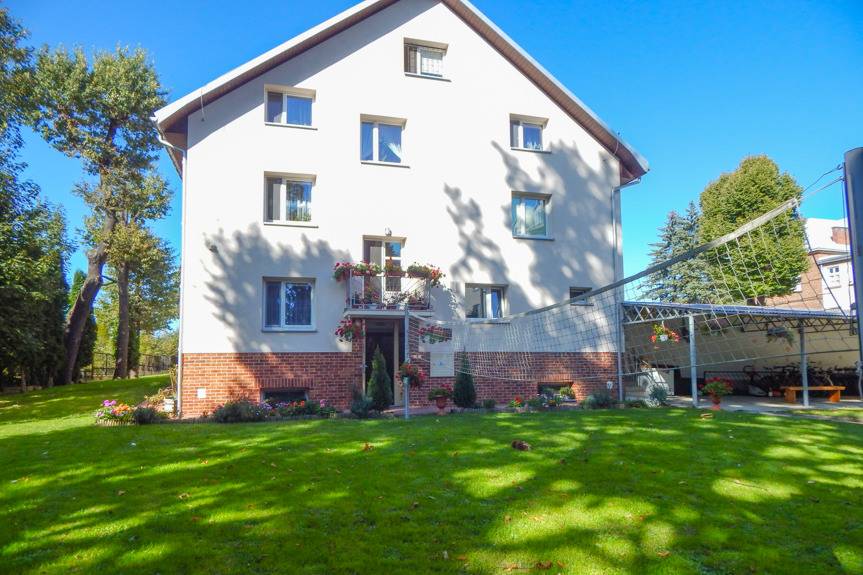 Dziewczęta pod opieką "Naszego Domu" w Miejscu Piastowym