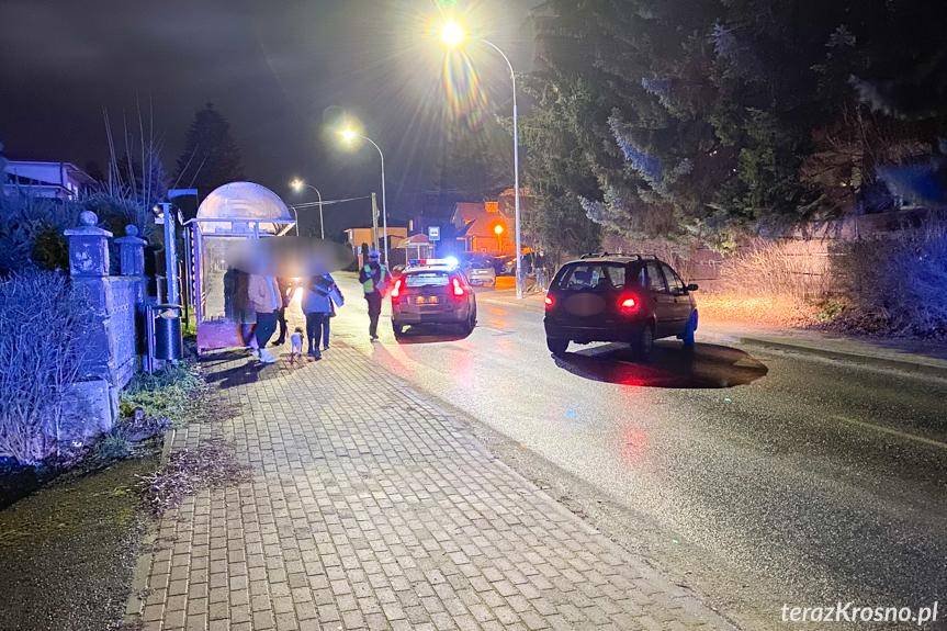 Pijany kierowca wjechał na chodnik i potrącił pieszego