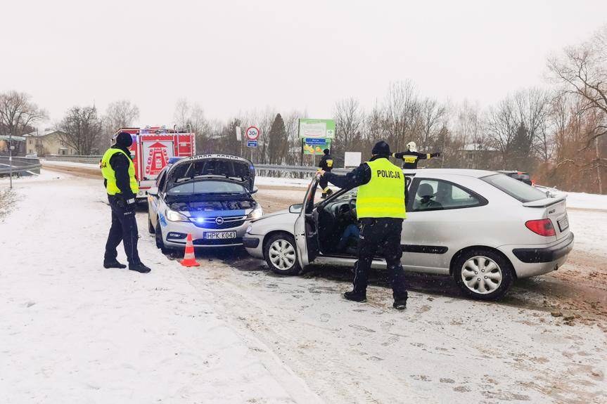 Zderzenie z policyjnym radiowozem w Świerzowej Polskiej