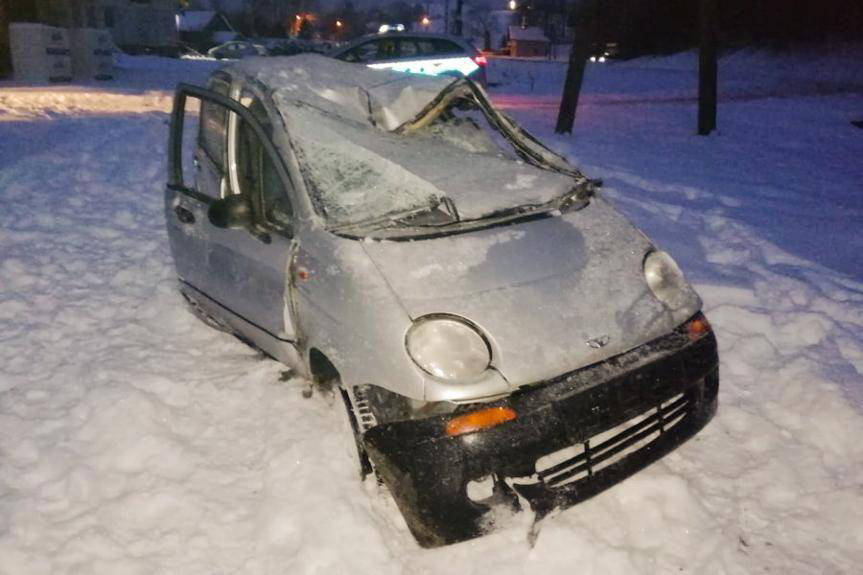 REGION. Spadła matizem z mostu w Mchawie