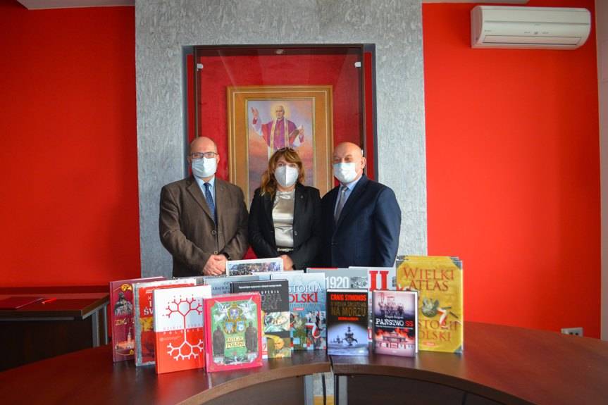 Krosno. Książki dla Klubów Historycznych AK