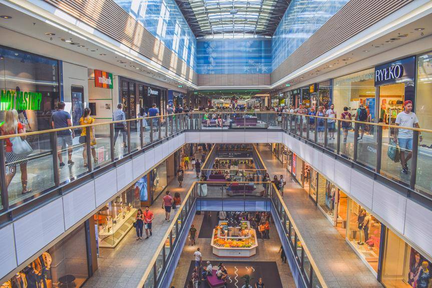 Wraca handel w galeriach, koniec godzin dla seniorów