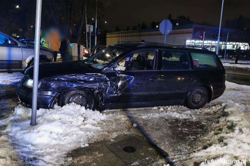 Zderzenie samochodów na skrzyżowaniu w Krośnie 