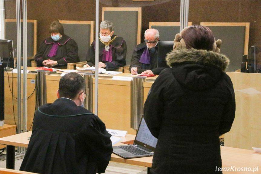 Cios nożem w oko. Proces mieszkanki Jasła w Krośnie