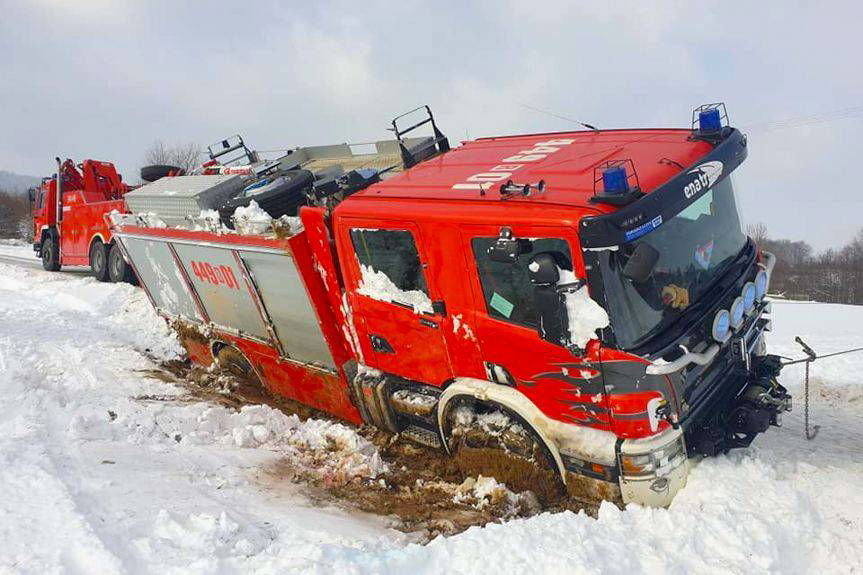REGION. Jechali na ratunek, za chwilę sami potrzebowali pomocy