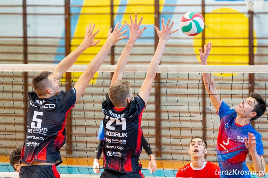Karpaty MOSiR Krosno - AKS V LO Rzeszów 0:3 