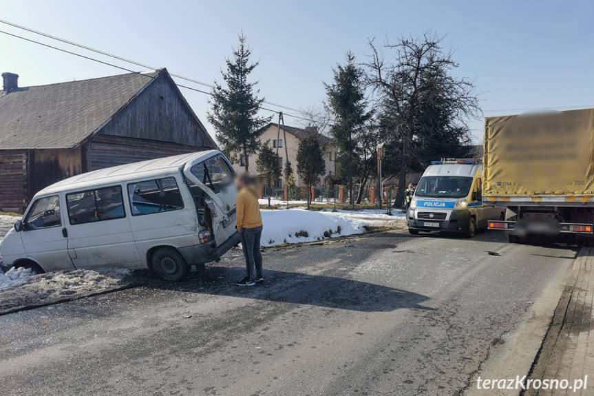 Zderzenie dwóch samochodów w Krościenku Wyżnym na Południowej