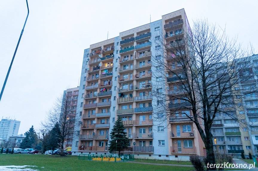 Tragedia w Krośnie. Mężczyzna wypadł z balkonu. Zginął na miejscu