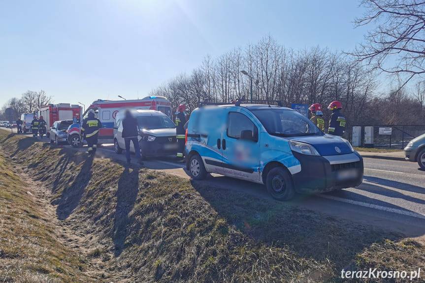 Zderzenie samochodów na ul. Zręcińskiej w Krośnie