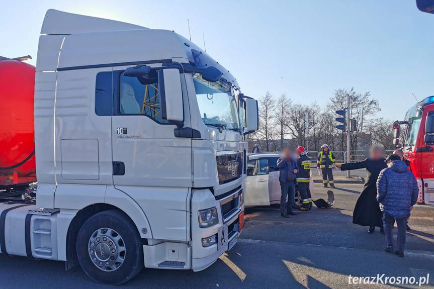 Zderzenie czterech samochodów na skrzyżowaniu w Krośnie
