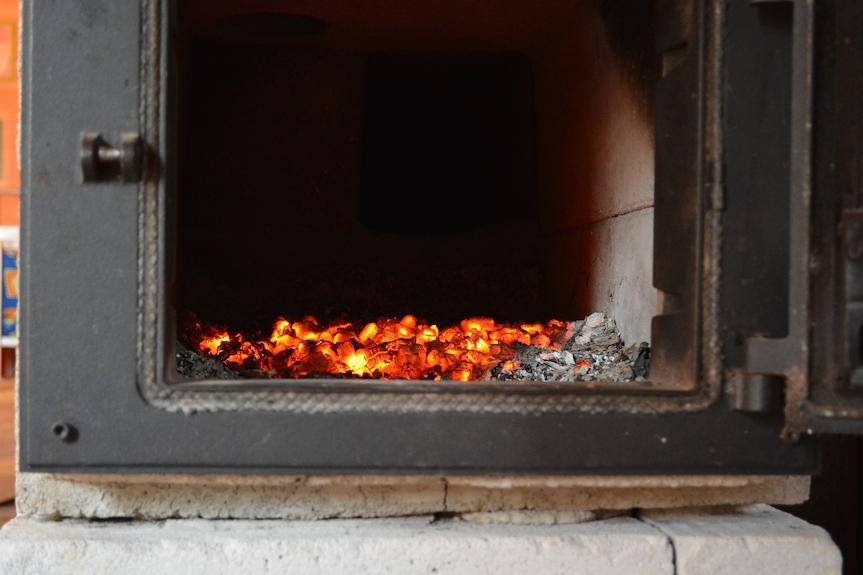 Krosno. Miasto odbierze popioły paleniskowe. Skąd i kiedy?