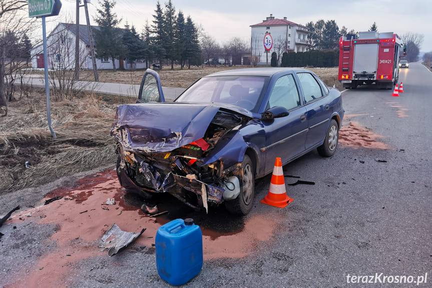 Zderzenie opla i mercedesa w Bóbrce