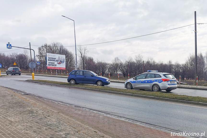 Kolizja na wysokości szpitala. Rozbite dwa samochody