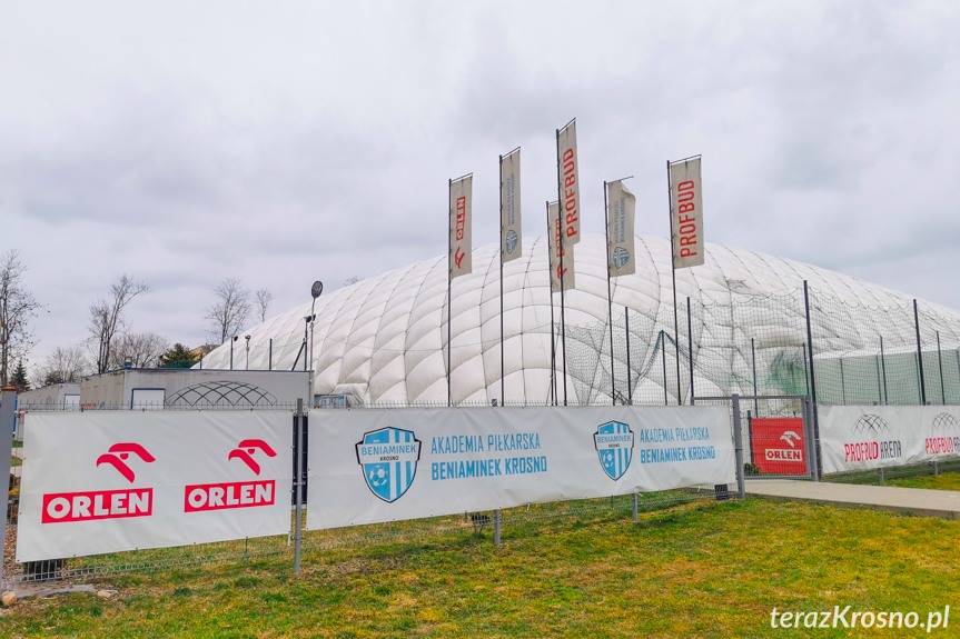 Beniaminek, Profbud, Orlen, Partyzant. Są oświadczenia