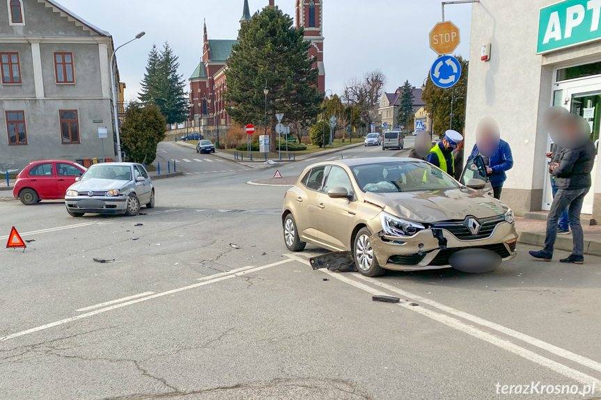 Kolizja na rondzie w Korczynie