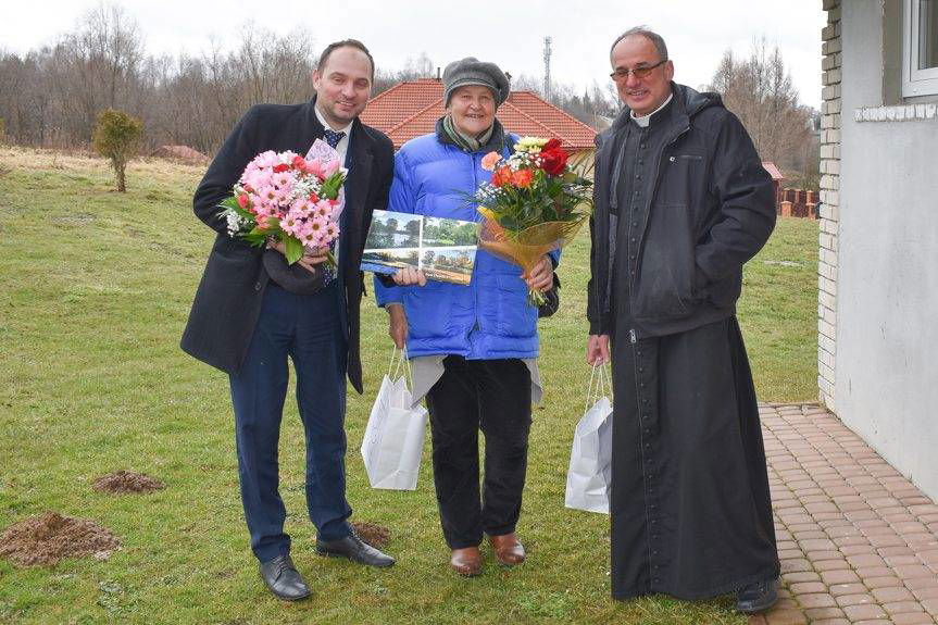 Z życzeniami dla 102 latki