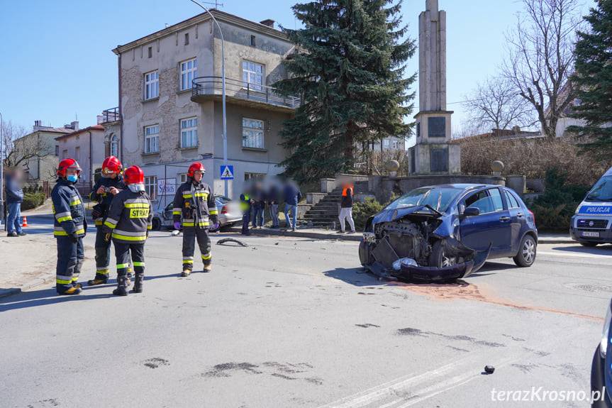 Zderzenie na skrzyżowaniu, jedna osoba poszkodowana 