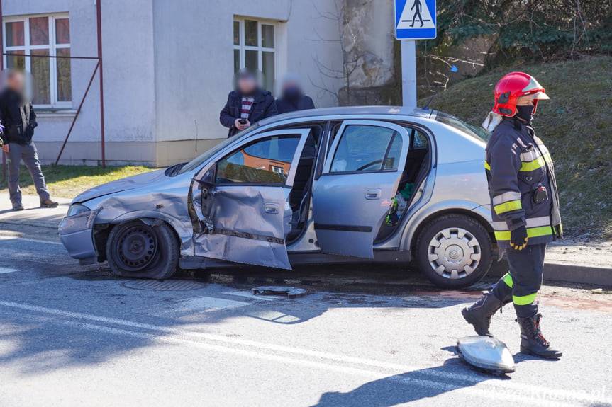 Zderzenie na skrzyżowaniu, jedna osoba poszkodowana 