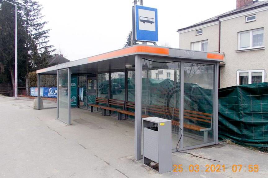 Wandale zniszczyli wiaty przystankowe. Jest apel