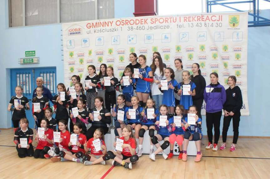 Turniej Kinder Sport w mini siatkówce dziewcząt