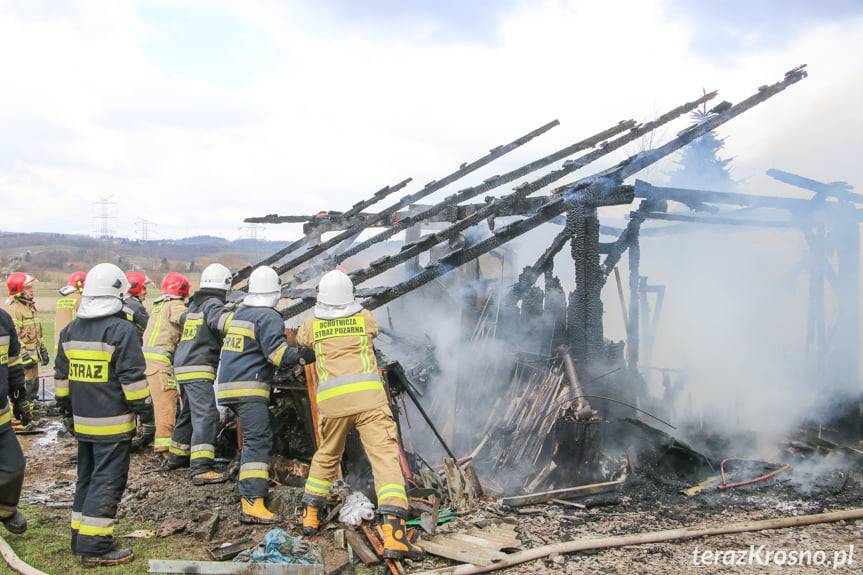 Pożar drewnianego budynku w Iskrzyni