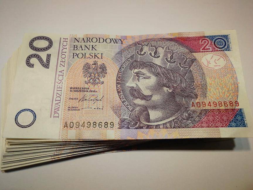 REGION. Senior stracił 20 tys. zł