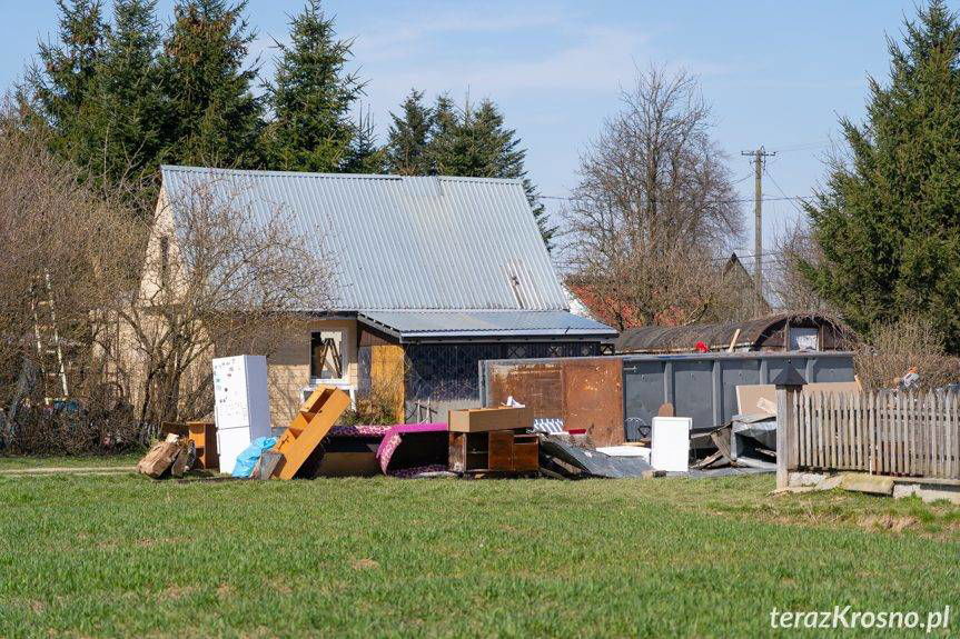 Ekipa programu "Nasz Nowy Dom" pomaga w Żarnowcu