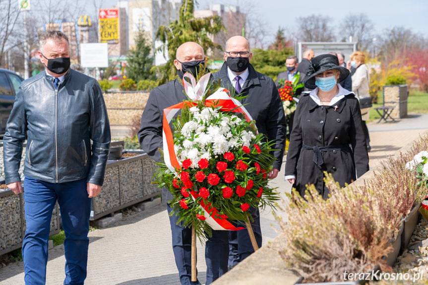 "Musimy o tych ludziach pamiętać". Uczcili rocznice katastrofy smoleńskiej i zbrodni katyńskiej