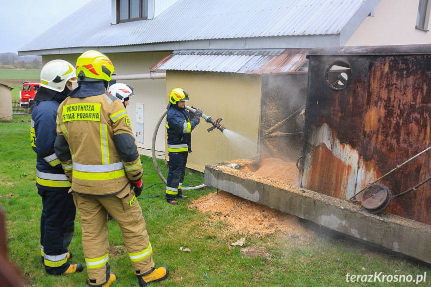 Rymanów. Ogień w niewielkim magazynie