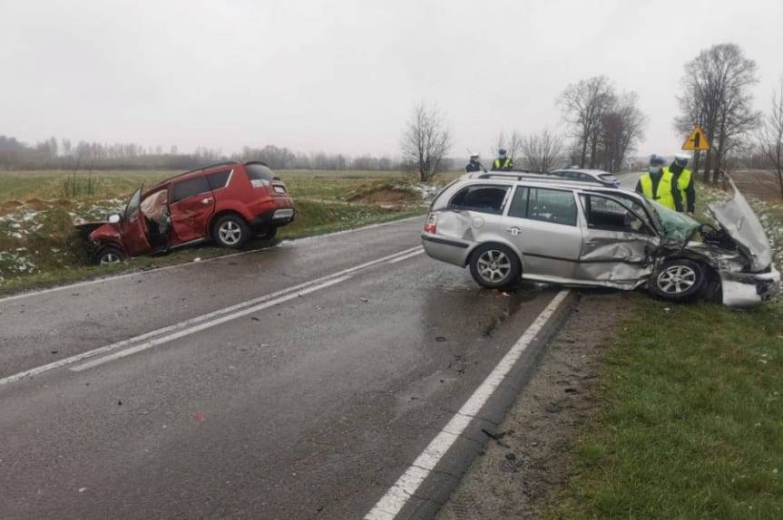REGION. Zderzenie dwóch samochodów, cztery osoby poszkodowane