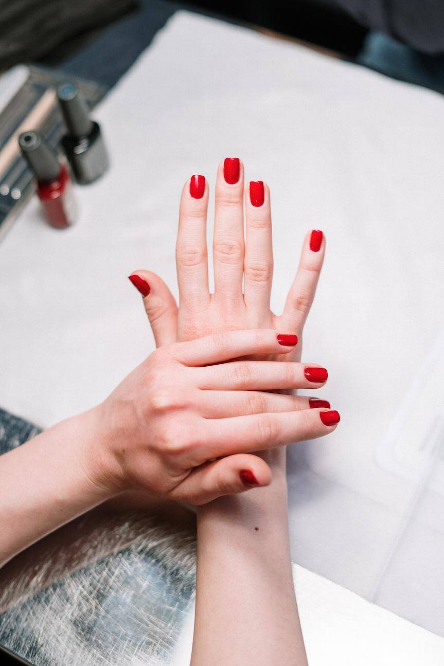 Manicure hybrydowy w domu - to prostsze niż myślisz!