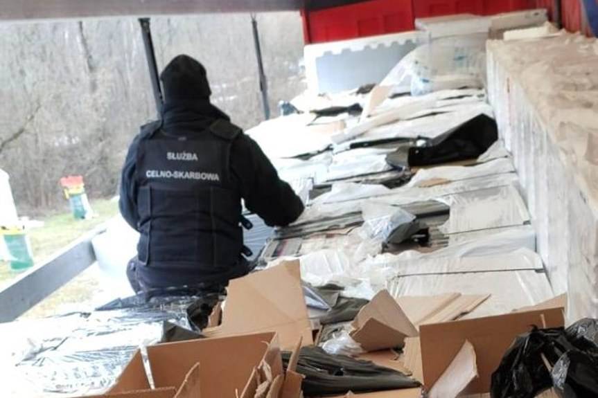 Gigantyczny przemyt papierosów w Barwinku
