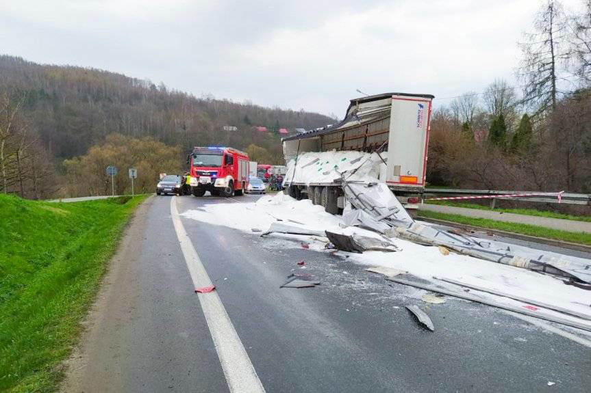 Zderzenie dwóch TIR-ów w Domaradzu. Utrudnienia na DK19